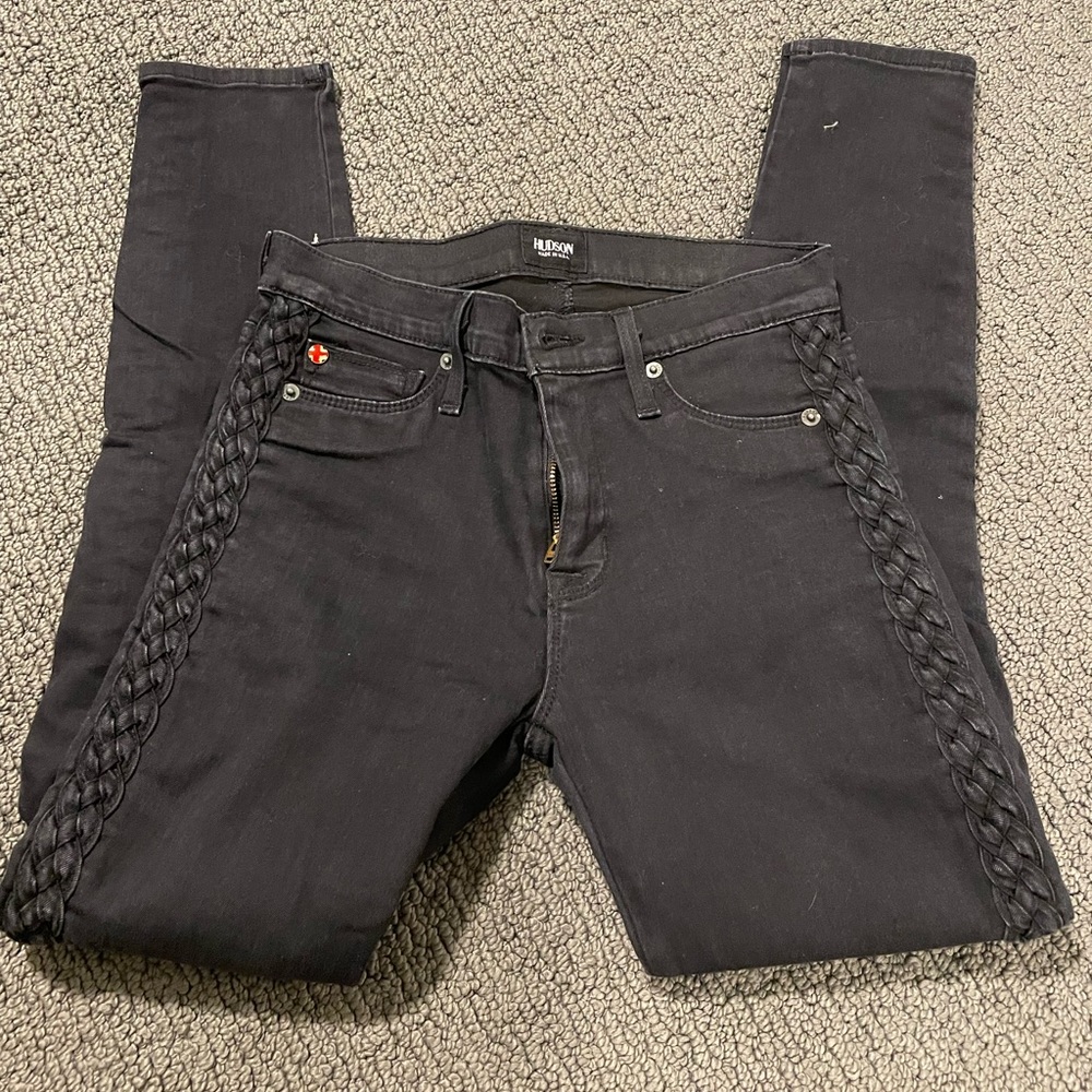Hudson skinny trans size 25. Braided detail down legs